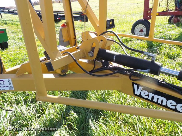 image for item DE5327 Vermeer TE250 hay tedder