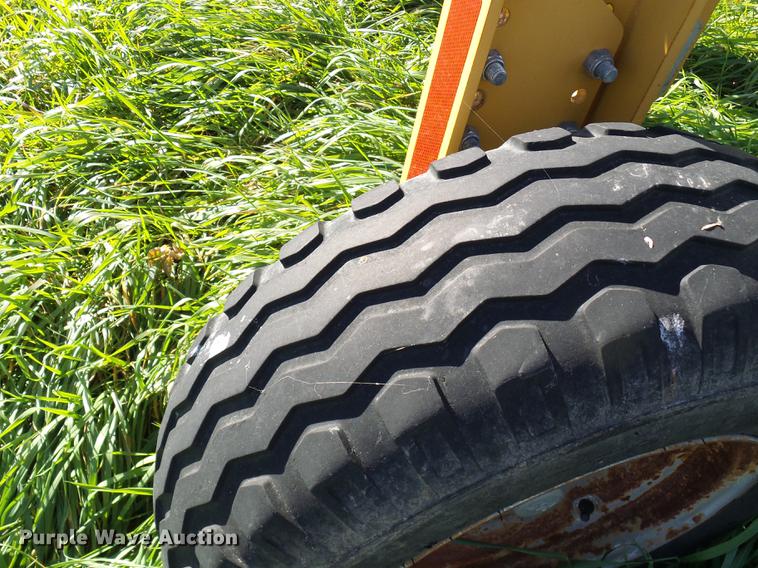 image for item DE5327 Vermeer TE250 hay tedder