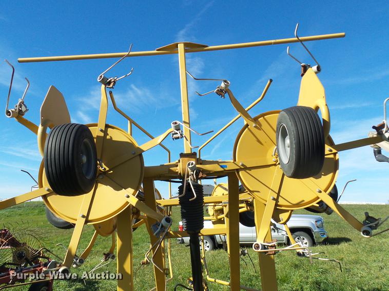 image for item DE5327 Vermeer TE250 hay tedder