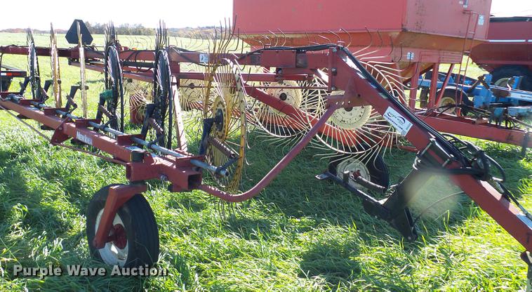 image for item DE5328 AGCO 4324 hay rake