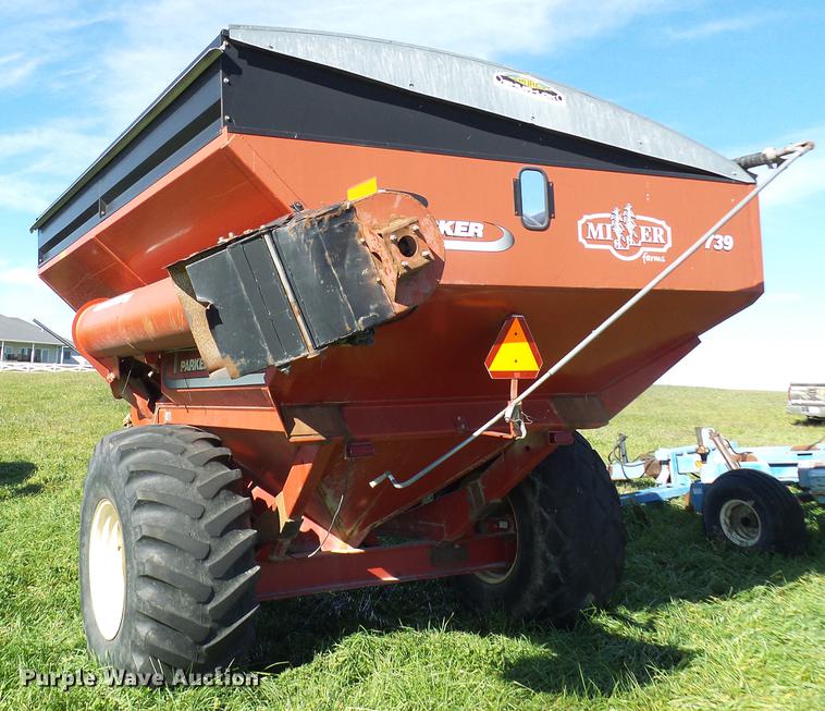 image for item DE5332 Parker 739 grain cart