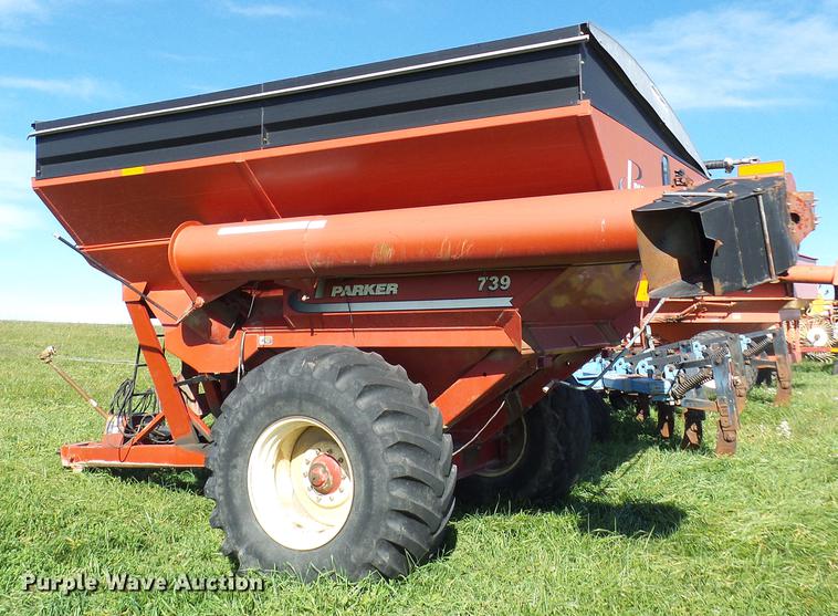 image for item DE5332 Parker 739 grain cart