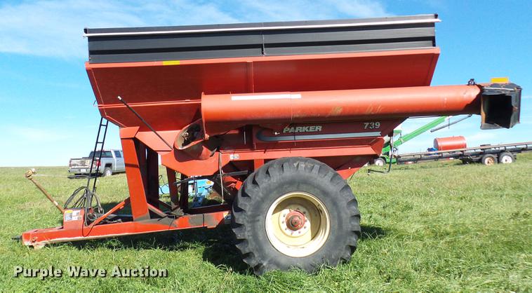 image for item DE5332 Parker 739 grain cart