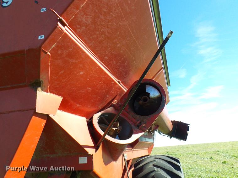 image for item DE5332 Parker 739 grain cart