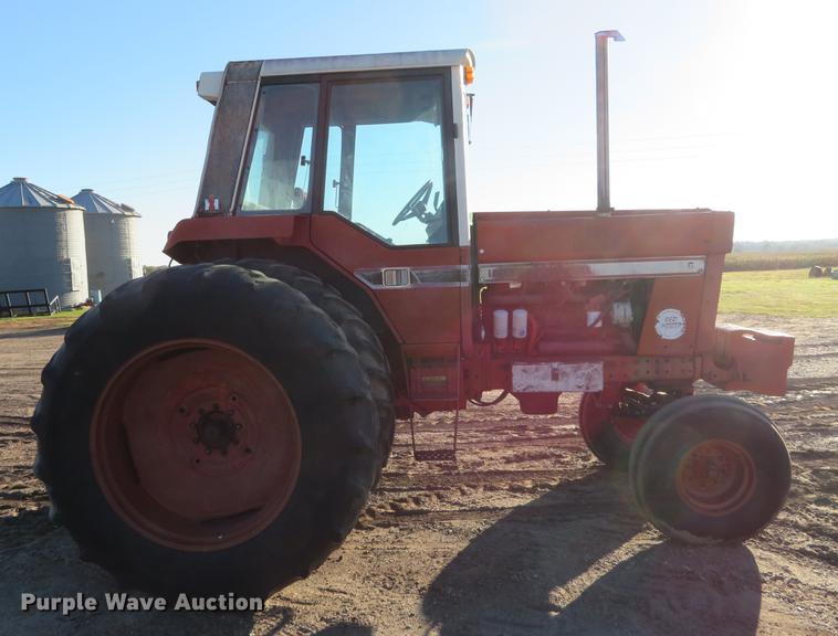 image for item DE6528 1979 International 1086 tractor