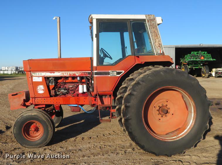 image for item DE6528 1979 International 1086 tractor