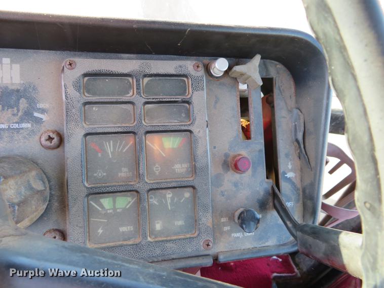 image for item DE6528 1979 International 1086 tractor