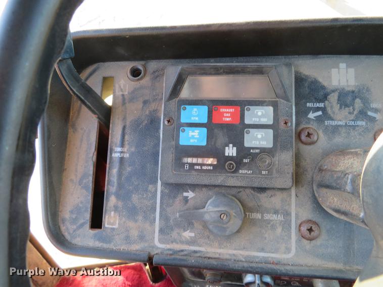 image for item DE6528 1979 International 1086 tractor