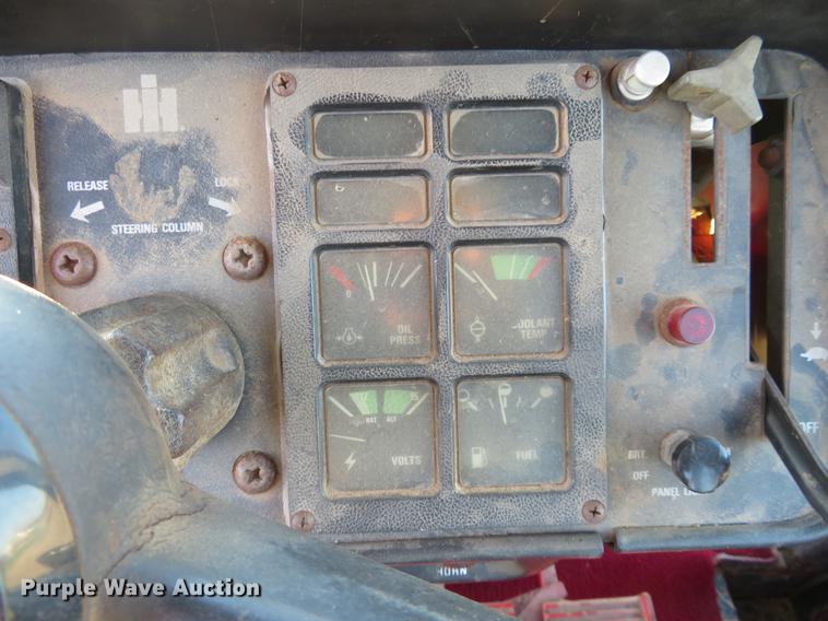 image for item DE6528 1979 International 1086 tractor