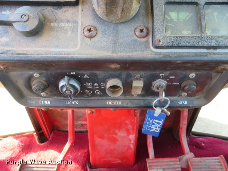 image for item DE6528 1979 International 1086 tractor