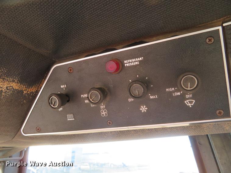 image for item DE6528 1979 International 1086 tractor