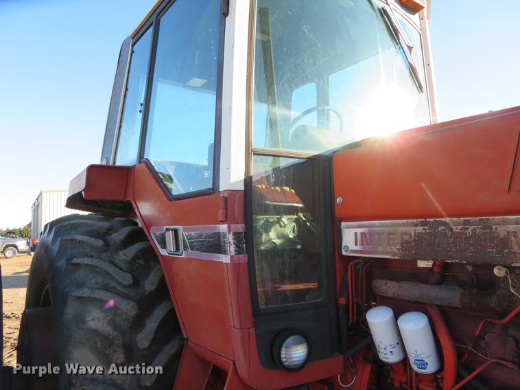 image for item DE6528 1979 International 1086 tractor