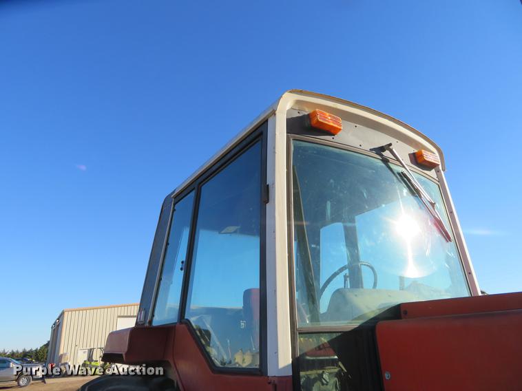 image for item DE6528 1979 International 1086 tractor