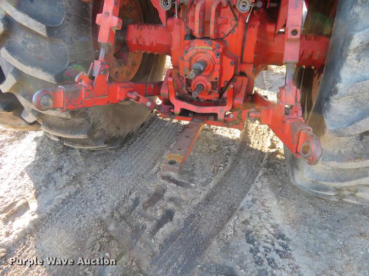 image for item DE6528 1979 International 1086 tractor