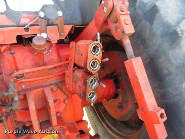 image for item DE6528 1979 International 1086 tractor