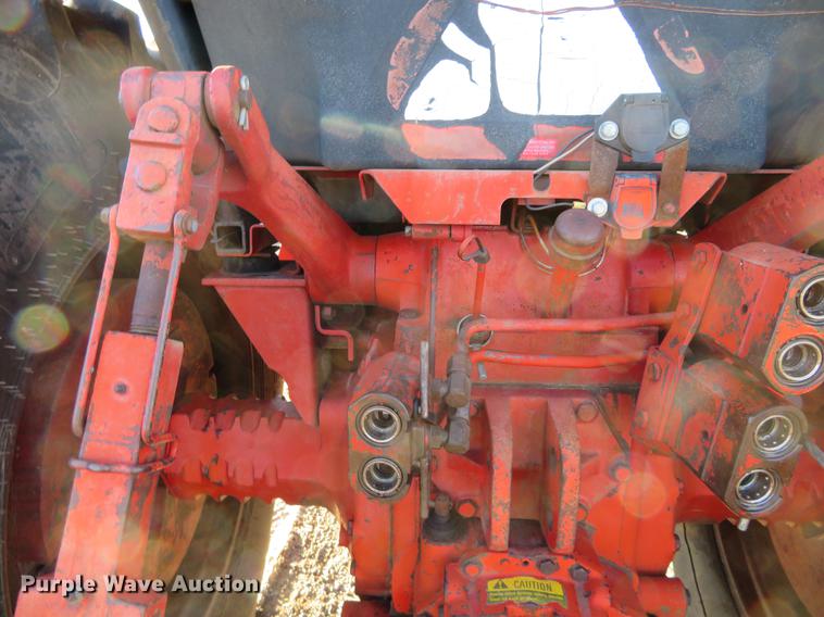 image for item DE6528 1979 International 1086 tractor