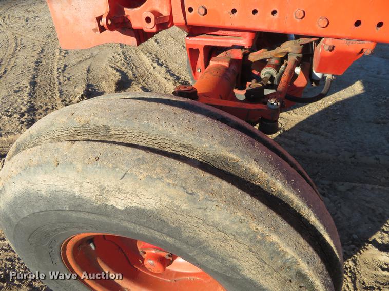 image for item DE6528 1979 International 1086 tractor