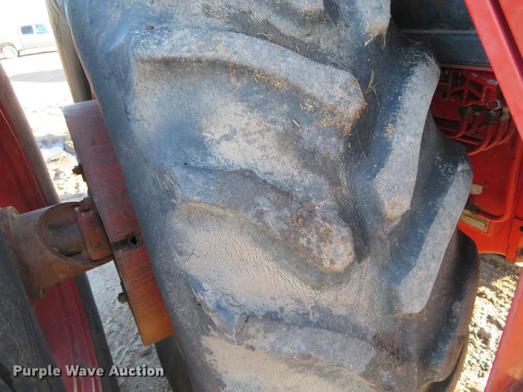 image for item DE6528 1979 International 1086 tractor