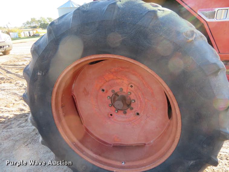 image for item DE6528 1979 International 1086 tractor