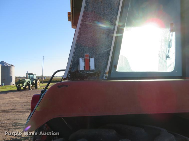 image for item DE6528 1979 International 1086 tractor