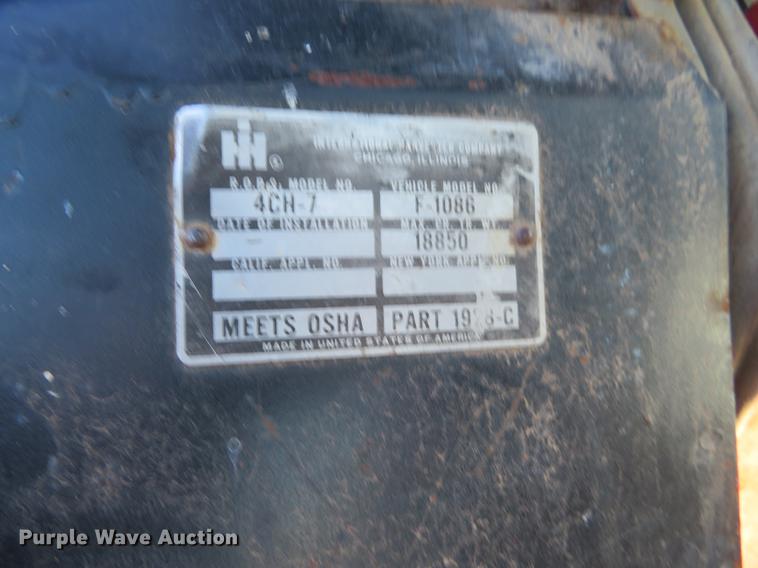 image for item DE6528 1979 International 1086 tractor