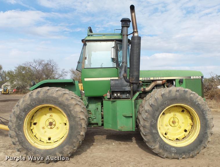image for item DE7327 1982 John Deere 8650 4WD tractor