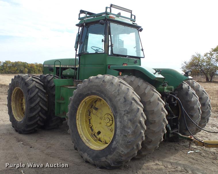 image for item DE7327 1982 John Deere 8650 4WD tractor