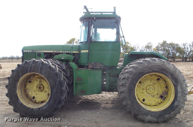 image for item DE7327 1982 John Deere 8650 4WD tractor