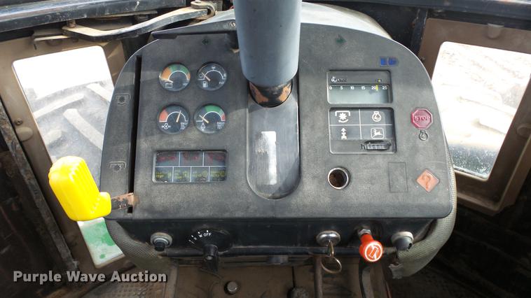 image for item DE7327 1982 John Deere 8650 4WD tractor