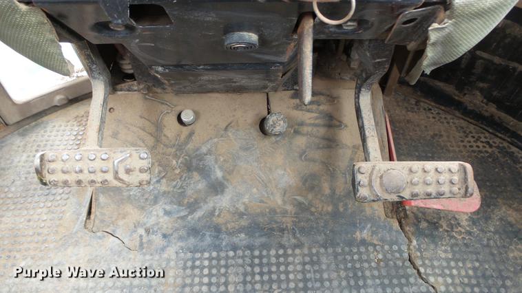 image for item DE7327 1982 John Deere 8650 4WD tractor