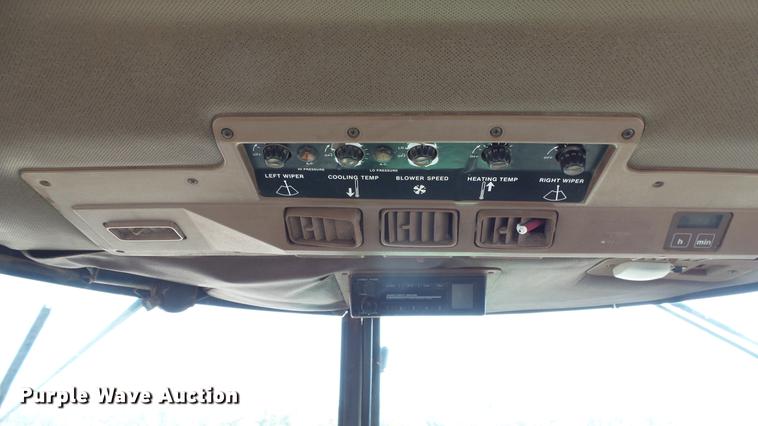 image for item DE7327 1982 John Deere 8650 4WD tractor