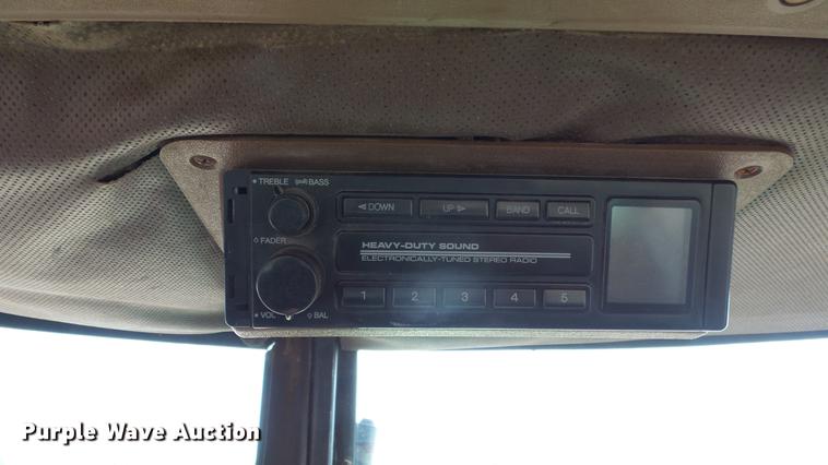 image for item DE7327 1982 John Deere 8650 4WD tractor