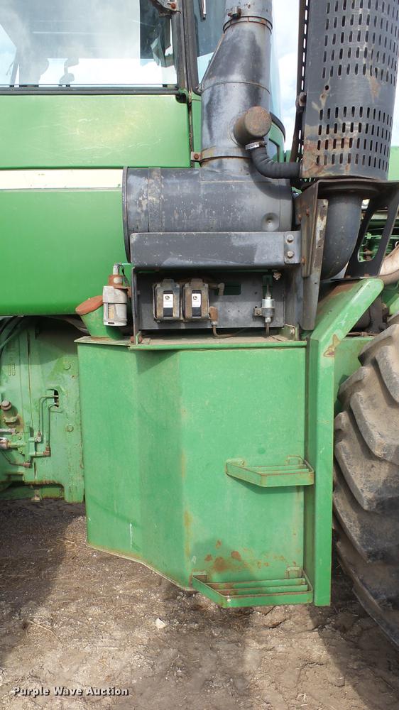 image for item DE7327 1982 John Deere 8650 4WD tractor