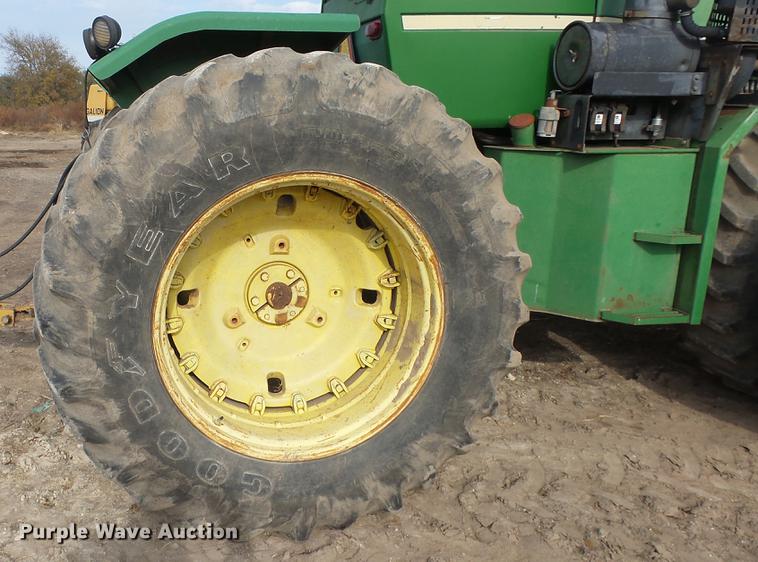 image for item DE7327 1982 John Deere 8650 4WD tractor