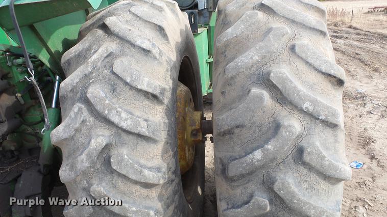 image for item DE7327 1982 John Deere 8650 4WD tractor
