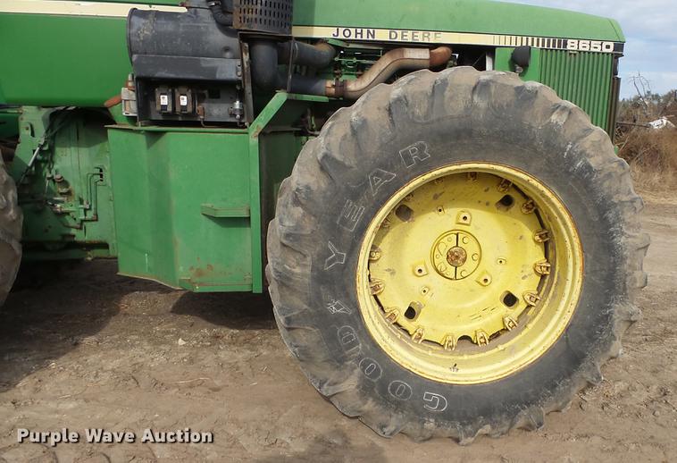 image for item DE7327 1982 John Deere 8650 4WD tractor