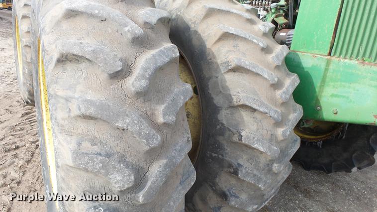 image for item DE7327 1982 John Deere 8650 4WD tractor