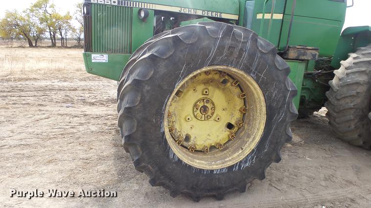 image for item DE7327 1982 John Deere 8650 4WD tractor