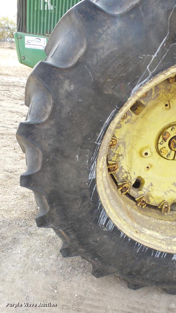 image for item DE7327 1982 John Deere 8650 4WD tractor