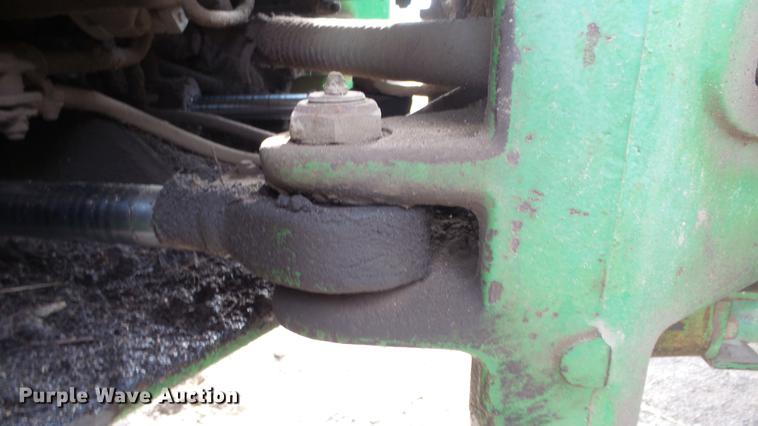 image for item DE7327 1982 John Deere 8650 4WD tractor