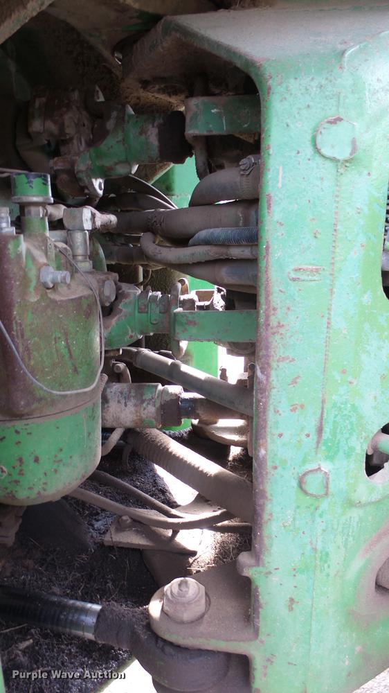 image for item DE7327 1982 John Deere 8650 4WD tractor