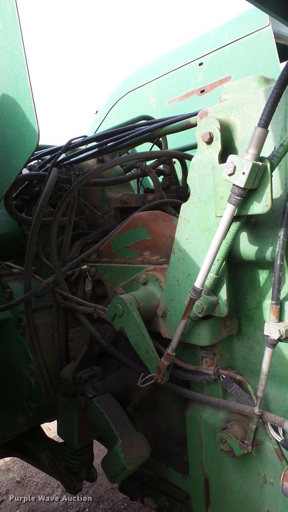 image for item DE7327 1982 John Deere 8650 4WD tractor