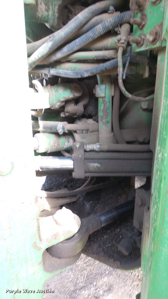 image for item DE7327 1982 John Deere 8650 4WD tractor