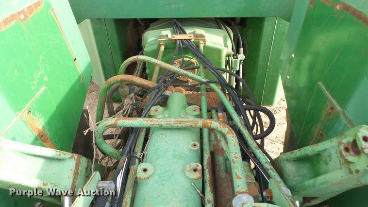 image for item DE7327 1982 John Deere 8650 4WD tractor