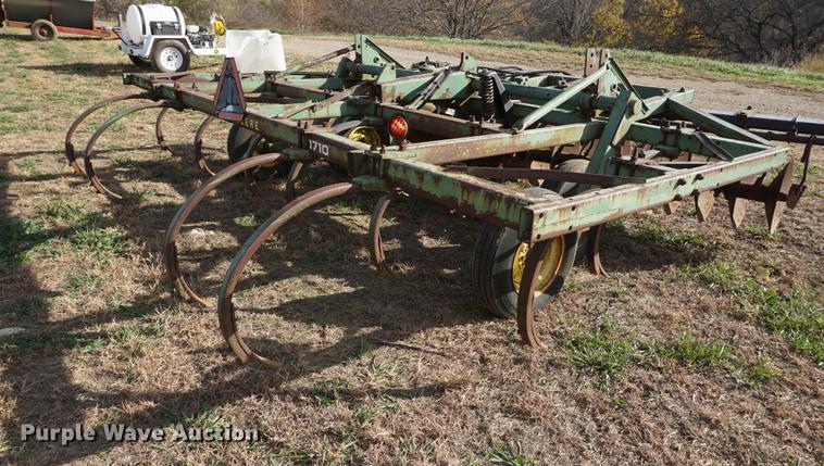 image for item DF1516 John Deere 1710 chisel