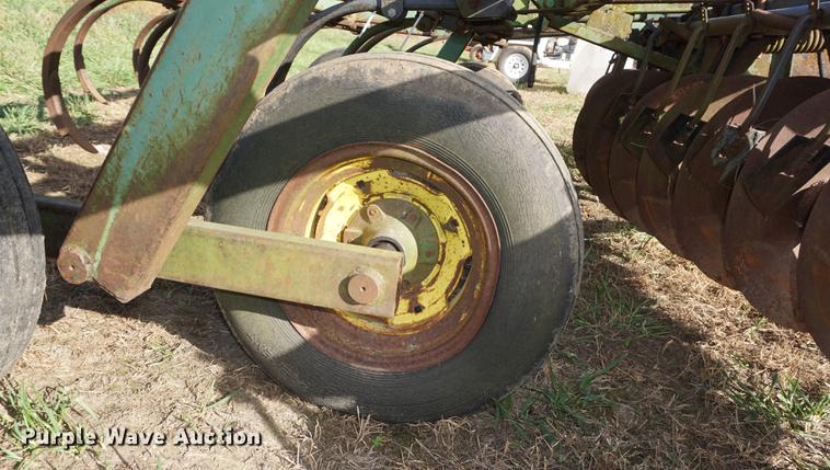 image for item DF1516 John Deere 1710 chisel