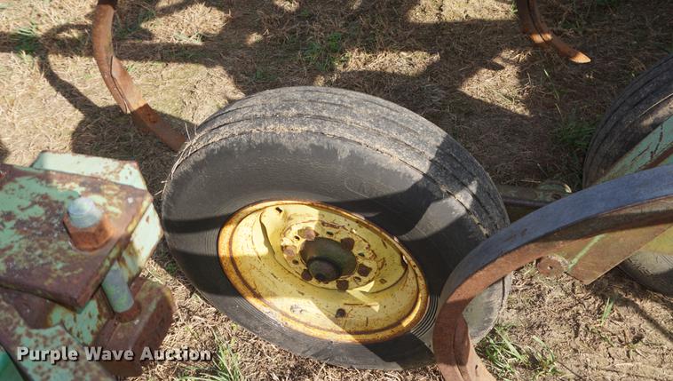 image for item DF1516 John Deere 1710 chisel