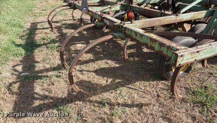 image for item DF1516 John Deere 1710 chisel