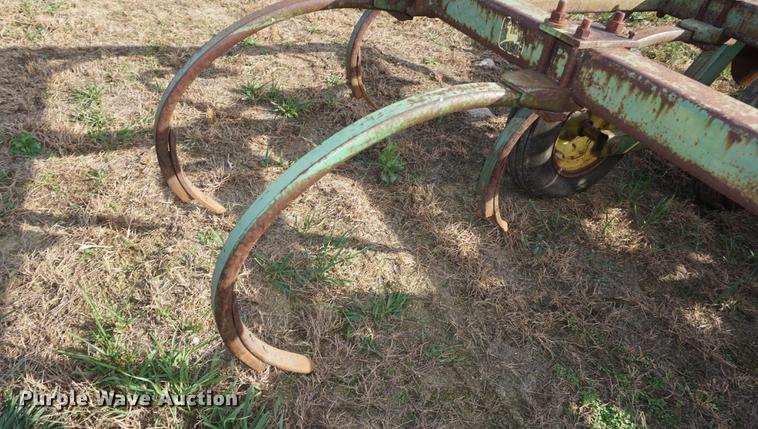 image for item DF1516 John Deere 1710 chisel