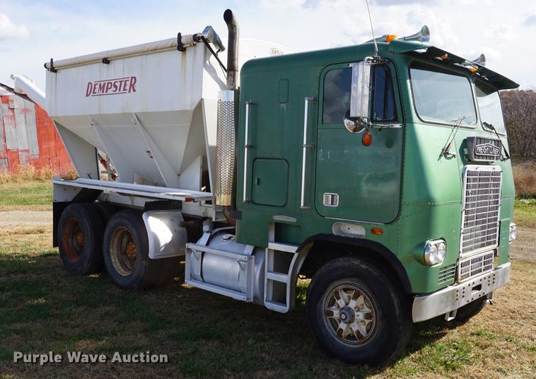 image for item DF1523 1984 Freightliner fertilizer tender truck